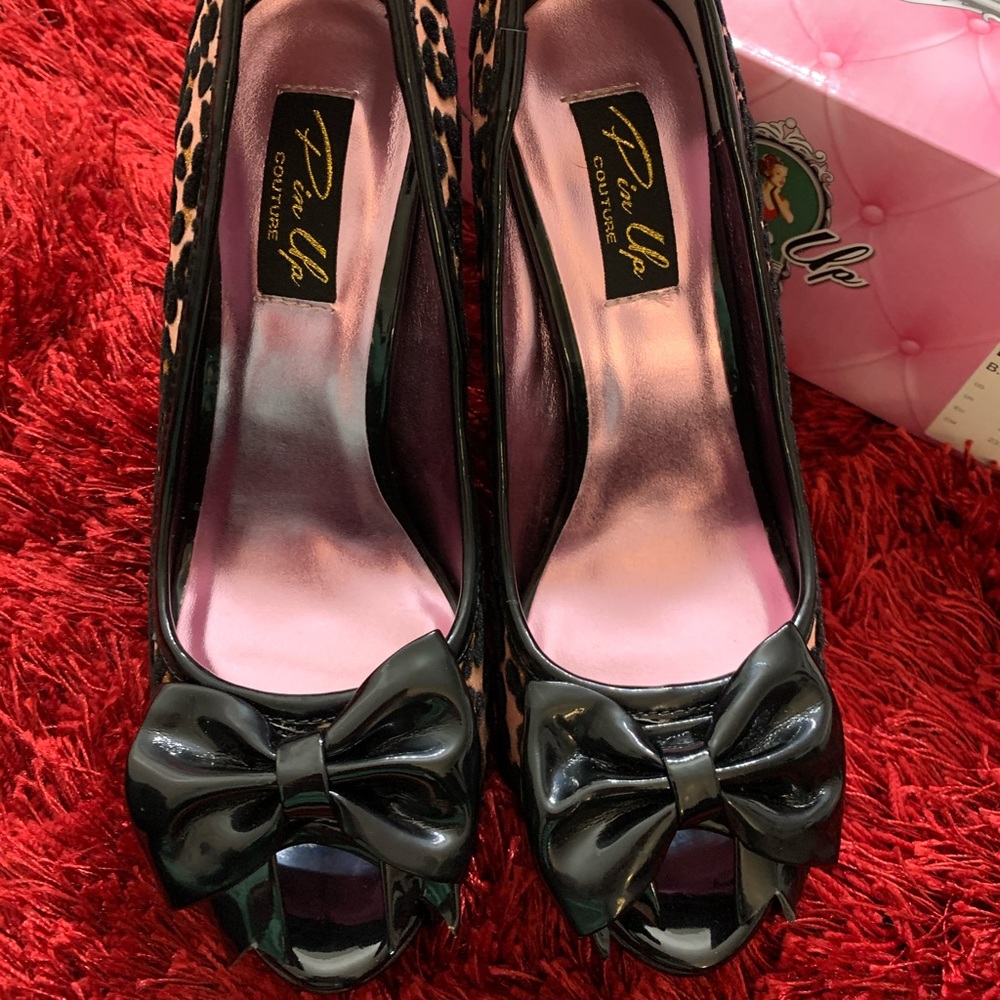 Pin Up Couture Size 6 Heels - Picture 2 of 5